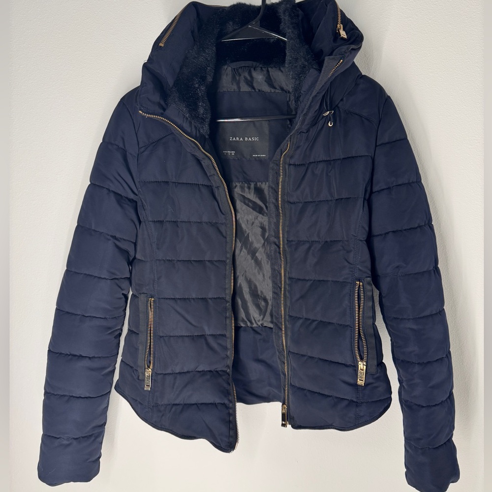 Zara Women's Navy Puffer Jacket with hidden hood in collar